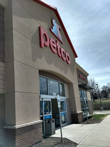Pet Supply Store «Petco Animal Supplies», reviews and photos, 600 NE Vivion Rd, Kansas City, MO 64118, USA