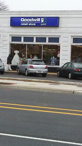 Thrift Store «Goodwill Retail Store», reviews and photos, 4714 Columbia Pike, Arlington, VA 22204, USA