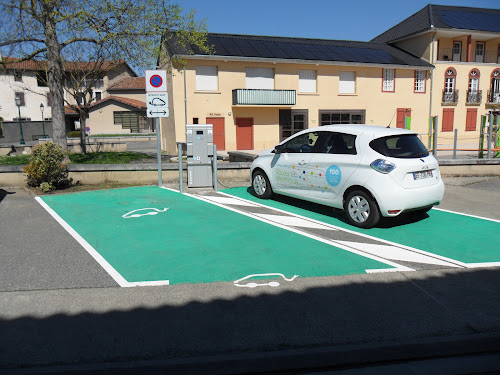 Borne de recharge de véhicules électriques Borne de recharge SDEHG Miramont-de-Comminges