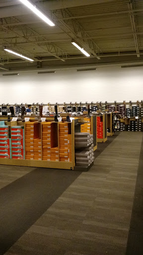 Shoe Store «DSW Designer Shoe Warehouse», reviews and photos, 3091 Main St, Mohegan Lake, NY 10547, USA