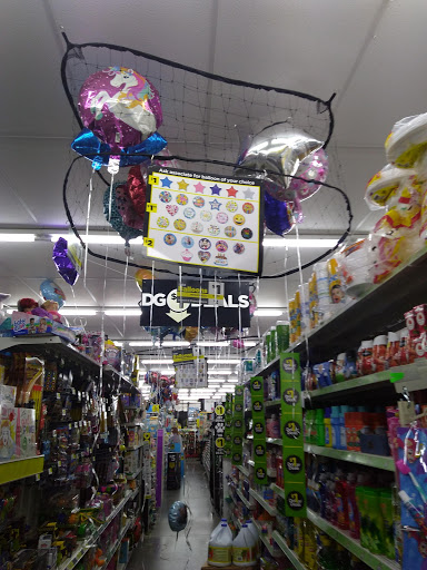 Discount Store «Dollar General», reviews and photos, 36 Winter Place Lane, Newland, NC 28657, USA