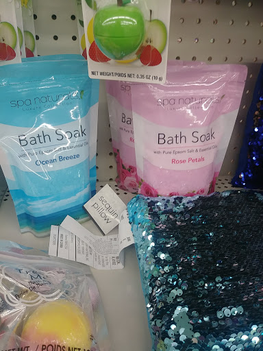 Dollar Store «Dollar Tree», reviews and photos, 419 W Main St, Batavia, NY 14020, USA