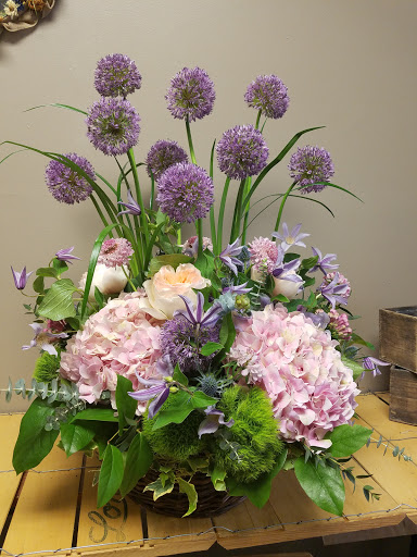 Florist «Country Village Florist and Gifts, Inc.», reviews and photos, 212 E Main St, East Islip, NY 11730, USA