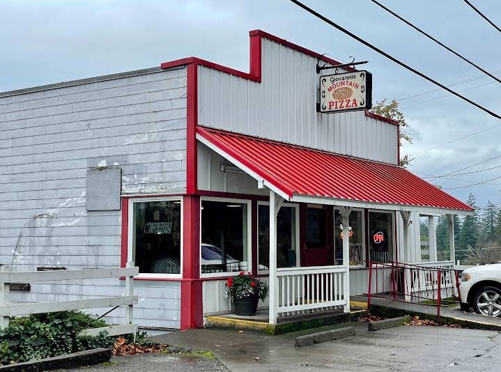 Giovanni's Mountain Pizza 97360