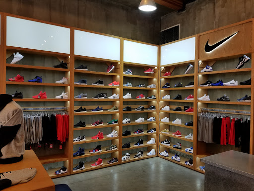 Shiekh Shoes, 5020 NE Martin Luther King Jr Blvd, Portland, OR 97211, USA, 