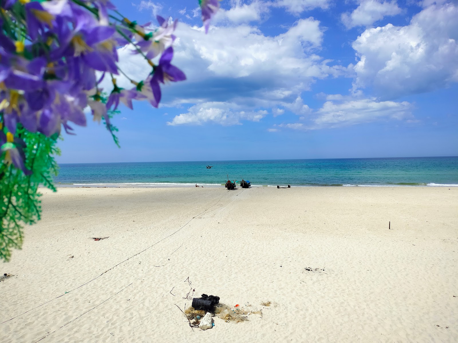 Foto van Vinh Thai Beach met recht en lang