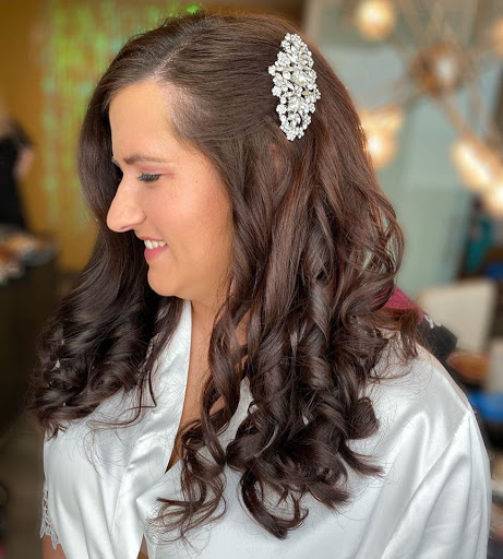 Hair Salon «Bella Bronze Hair Salon and Tanning Studio», reviews and photos, 1486 N Portage Path, Akron, OH 44313, USA