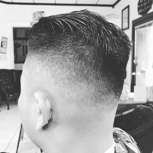 Barber Shop «LEGENDZ CLASSIC BARBER SHOP», reviews and photos, 207 N Center St, Arlington, TX 76011, USA