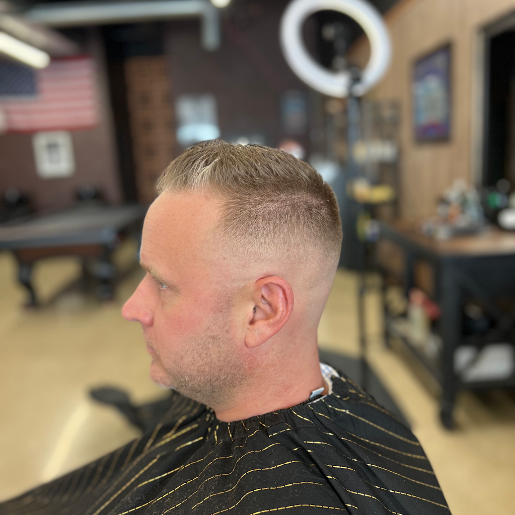 Chenzo's Barbershop 48315