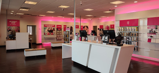 Cell Phone Store «T-Mobile», reviews and photos, 5627 S Broadway Ave, Tyler, TX 75703, USA