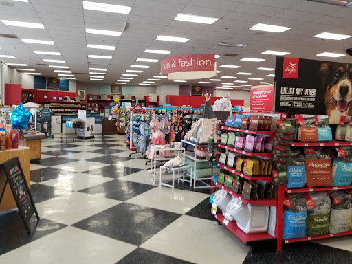 Pet Supply Store «Petco Animal Supplies», reviews and photos, 403 N 8th St, West Dundee, IL 60118, USA