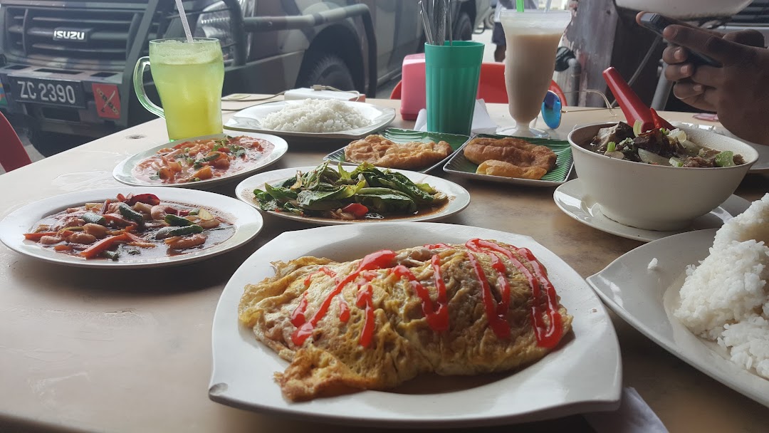 Selera Kampung (Masakan Panas) Makanan Ala Thai Dan Pantai Timur