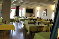 Atmosphère du Restaurant français Restaurant Au Relais de la Truyère à Montézic - n°3