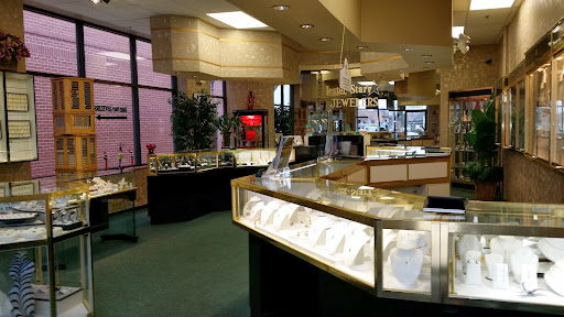 Jewelry Store «Lester Starr Jewelers», reviews and photos, 160 Roselle Rd, Schaumburg, IL 60193, USA