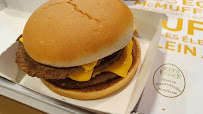 Cheeseburger du Restauration rapide McDonald's à Flins-sur-Seine - n°3