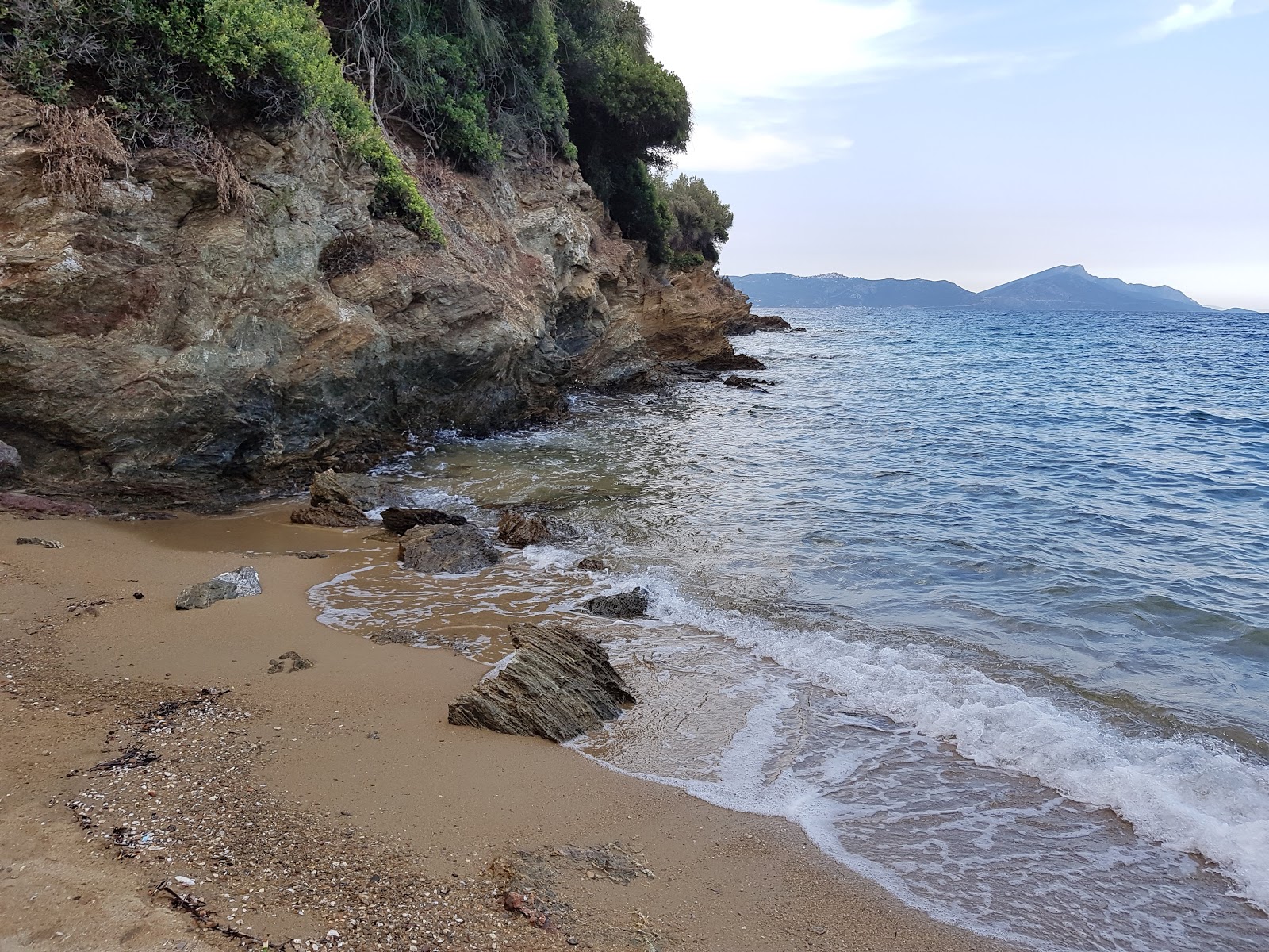 Foto af Ag.Marina secret beach med grønt vand overflade