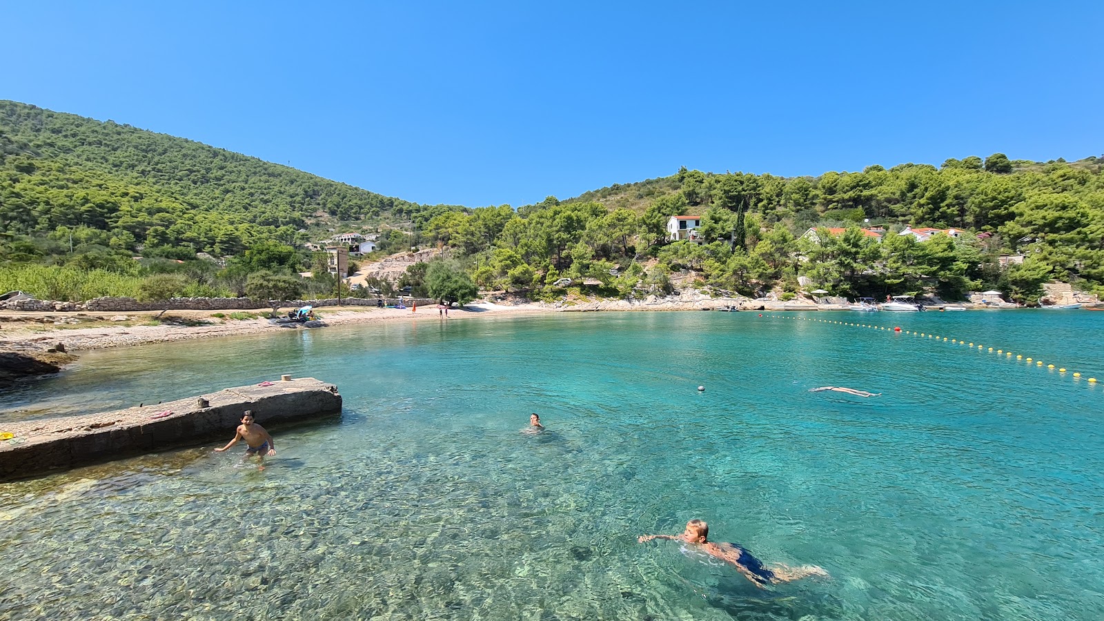 Photo de Gornja Krusica beach avec un niveau de propreté de sale