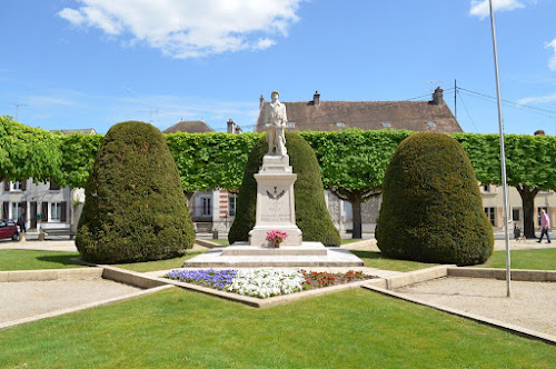 attractions Monument aux morts de Milly-la-Forêt Milly-la-Forêt