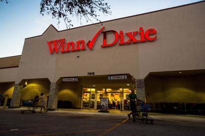 Winn-Dixie, 31100 Cortez Blvd, Brooksville, FL 34602, USA, 