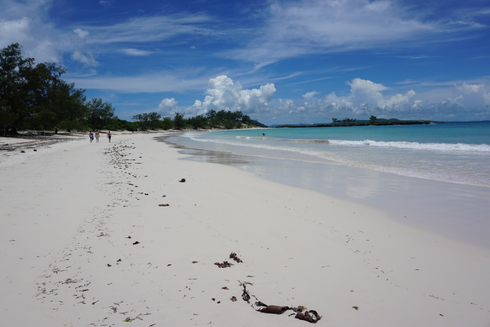 Foto di Sakalava beach con una superficie del sabbia bianca