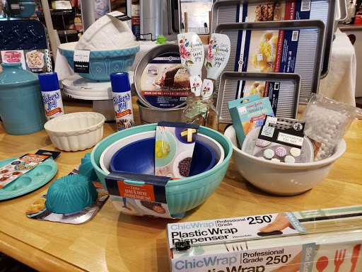 Kitchen Supply Store «Kiss The Cook Kitchen Shop», reviews and photos, 113 E Theissen St, Boerne, TX 78006, USA