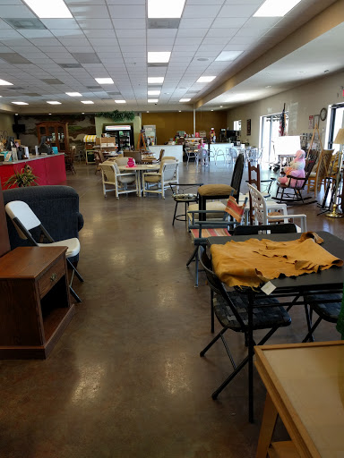 Thrift Store «Homosassa Springs Thrift & Gift Shoppe and Herry’s Cafe», reviews and photos, 8471 W Periwinkle Ln, Homosassa, FL 34446, USA