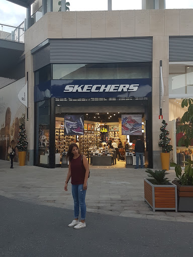 SKECHERS