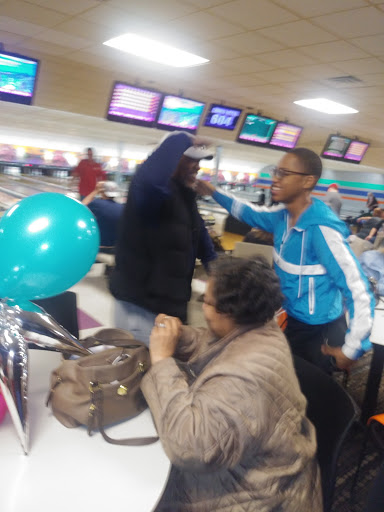 Bowling Alley «Crest Lanes Inc», reviews and photos, 2014 W 2nd St, Marion, IN 46952, USA