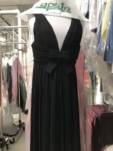 Dry Cleaner «Lapels Dry Cleaning Tampa», reviews and photos, 17503 Preserve Walk Ln, Tampa, FL 33647, USA