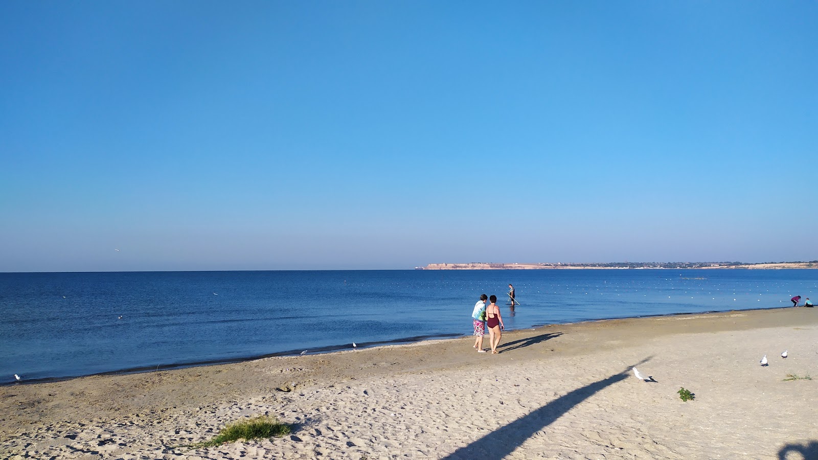 Fotografija Rybakovka Plyazh z svetel pesek površino