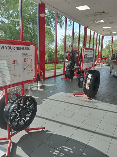 Tire Shop «Discount Tire Store - Lakeland, FL», reviews and photos, 6975 US Hwy 98 N, Lakeland, FL 33809, USA
