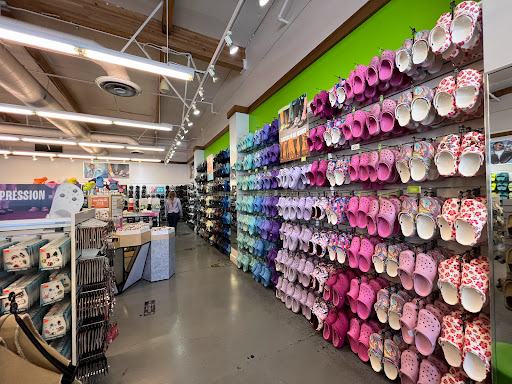 Shopping Mall «Gilroy Premium Outlets», reviews and photos, 681 Leavesley Rd, Gilroy, CA 95020, USA