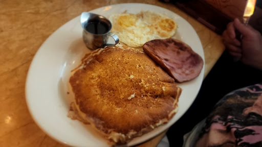 Restaurant «The Cheesecake Factory», reviews and photos, 2901 S Capital of Texas Hwy, Austin, TX 78746, USA