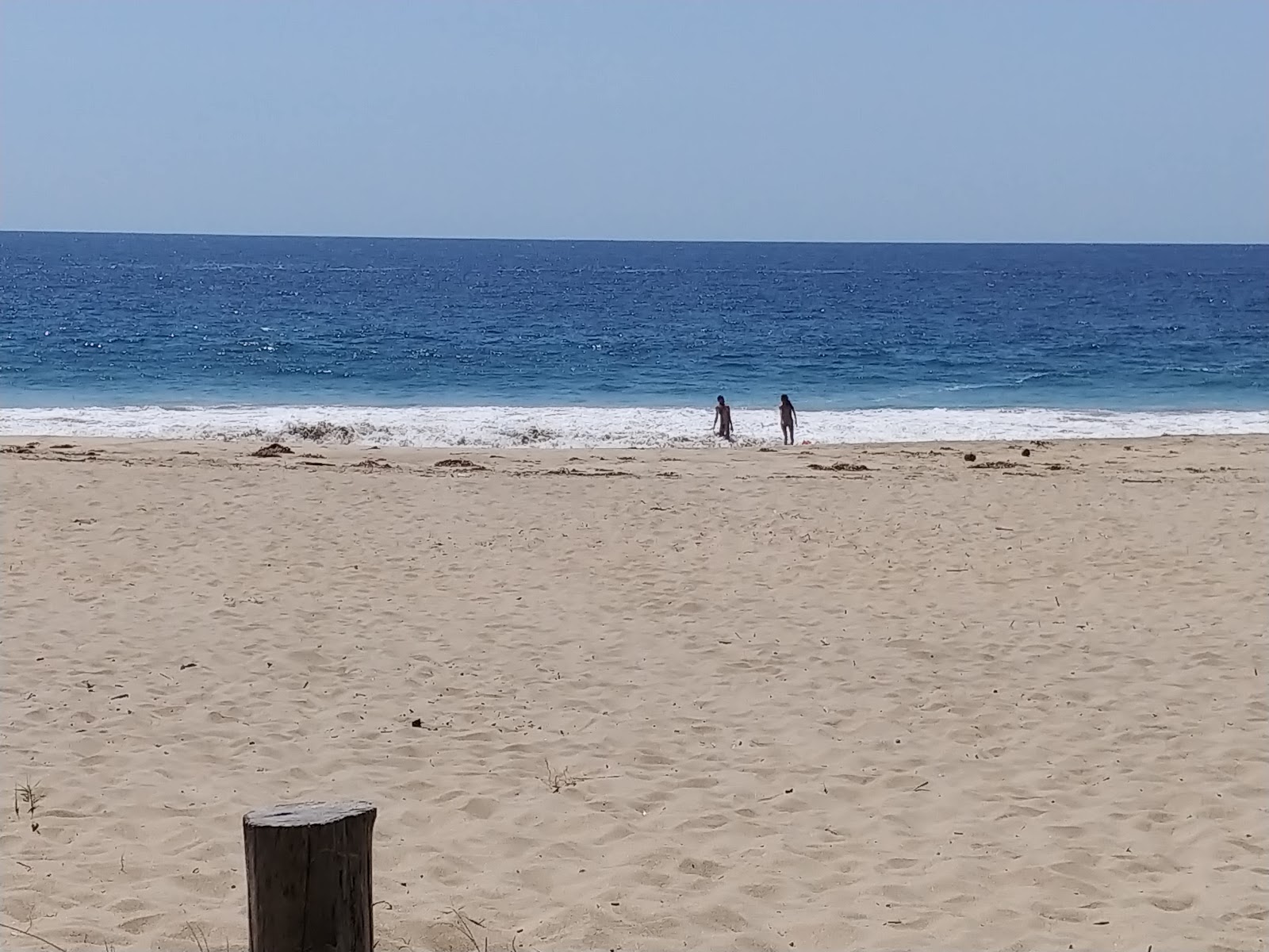 Photo de Playa Mitla avec l'eau turquoise de surface