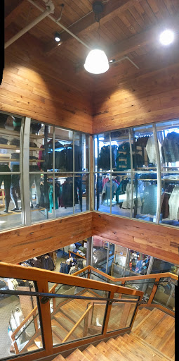 Clothing Store «Patagonia Chicago Lincoln Park», reviews and photos, 1800 N Clybourn Ave, Chicago, IL 60614, USA