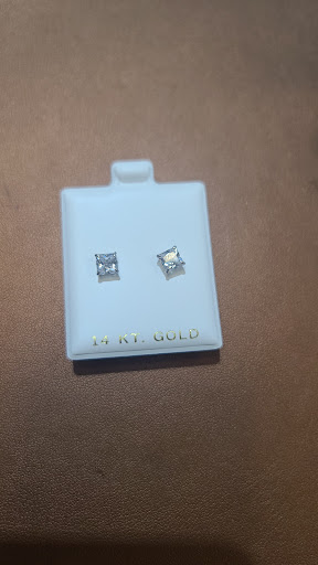 Jewelry Store «L E Smith Family Jewelers», reviews and photos, 9501 Collinsville Rd, Collinsville, IL 62234, USA