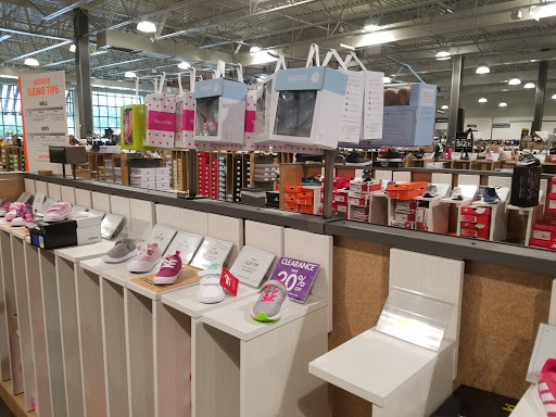 Shoe Store «DSW Designer Shoe Warehouse», reviews and photos, 12997 Fair Lakes Shopping Center, Fairfax, VA 22033, USA