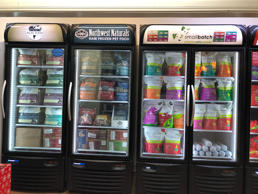 Pet Supply Store «California Pet Center», reviews and photos, 21906 Ventura Blvd, Woodland Hills, CA 91364, USA