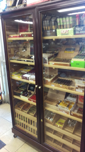 Beer Store «Downstairs Market», reviews and photos, 5885 Ponce De Leon Blvd, Coral Gables, FL 33146, USA