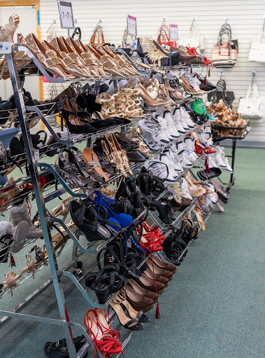 Discount Store «Discount Fashion Warehouse Dublin», reviews and photos, 6599 Dublin Center Dr, Dublin, OH 43017, USA