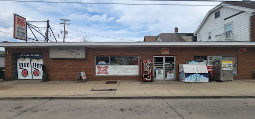 Liquor Store «B J Liquor Store», reviews and photos, 2411 5th Ave, South Milwaukee, WI 53172, USA