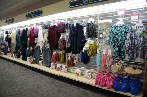 Jewelry Store «L E Smith Family Jewelers», reviews and photos, 9501 Collinsville Rd, Collinsville, IL 62234, USA