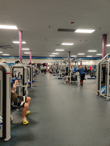 Health Club «Crunch - Mount Prospect», reviews and photos, 225 W Rand Rd, Mt Prospect, IL 60056, USA