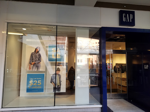 Gap, 500 16th St, Denver, CO 80202, USA, 