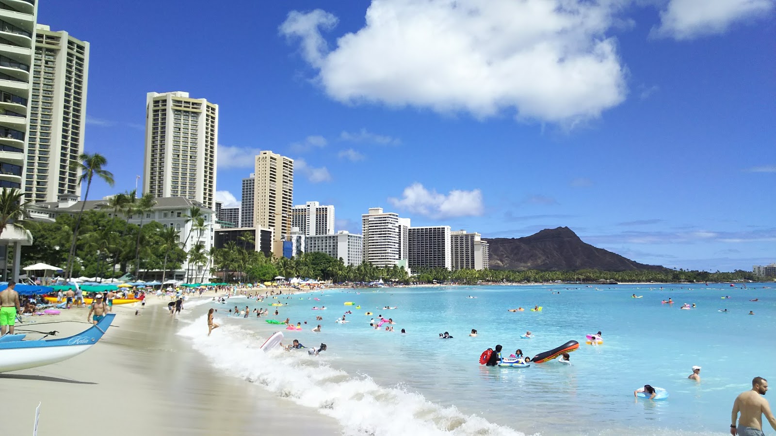 Foto van Waikiki Beach met helder fijn zand oppervlakte