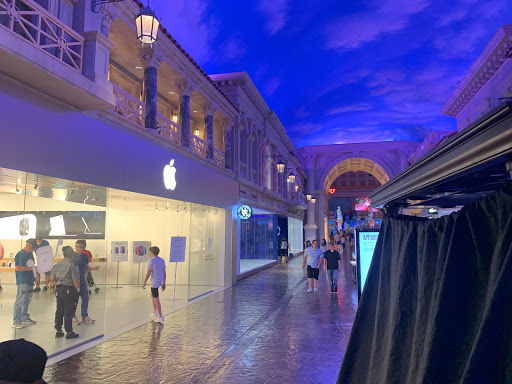 Computer Store «Apple The Forum Shops», reviews and photos, 3500 S Las Vegas Blvd, Las Vegas, NV 89109, USA