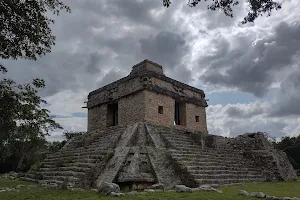 Templo de las Siete Muñecas image