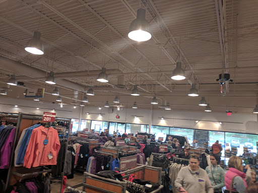 Sportswear Store «Columbia Sportswear Outlet Store at Prime Outlets in Birch Run», reviews and photos, 12150 S Beyer Rd F-233, Birch Run, MI 48415, USA