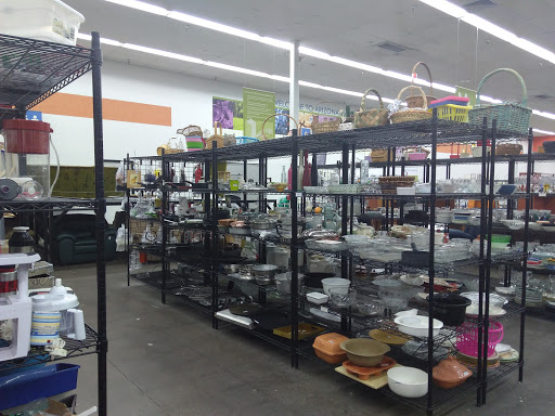 Thrift Store «7th St & Union Hills Goodwill Retail Store & Donation Center», reviews and photos, 710 E Union Hills Dr, Phoenix, AZ 85024, USA