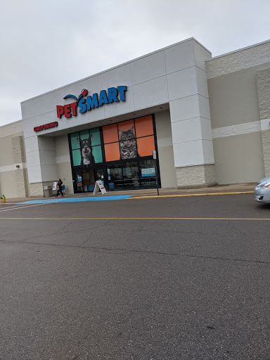 Pet Supply Store «PetSmart», reviews and photos, 5200 W Main St, Kalamazoo, MI 49009, USA